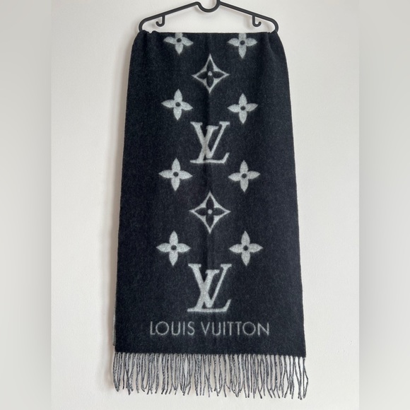 Louis Vuitton 100%Cashmere Scarf M71040 - Picture 1 of 7